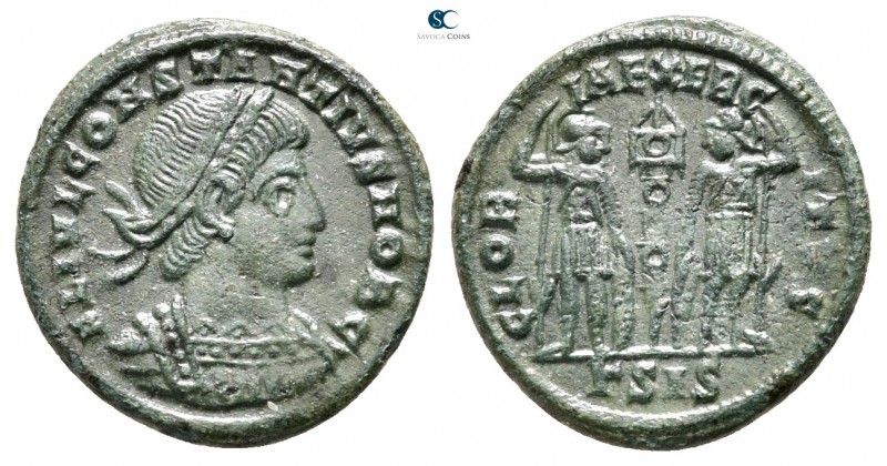 Constantius II, as Caesar AD 324-337. Siscia
Follis Æ

16 mm., 2,09 g.


...