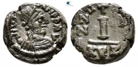 Justin I AD 518-527. Cyzicus. Decanummium Æ