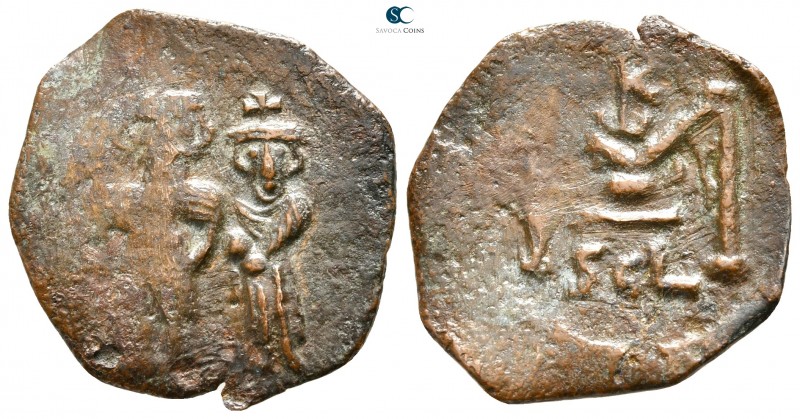 Heraclius with Heraclius Constantine AD 610-641. Syracuse
Follis Æ

25 mm., 3...