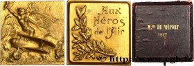 III REPUBLIC
Type : Plaque, Aux héros de l’air 
Date : 1917 
Metal : gilt bronze 
Diameter : 51  mm
Weight : 97  g.
Edge : lisse 
Puncheon : sans poin...