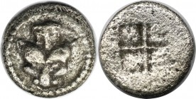 Obol 480 v. Chr 
Griechische Münzen, MACEDONIA. AKANTHOS. Obol circa 480 v. Chr, Vs, Kopf einer Löwin mit einem Stunde des Rs: Viergeteiltes Quadratu...