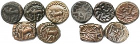Lot von 5 Münzen 340 n. Chr 
Griechische Münzen, Lots und Sammlungen griechischer Münzen. Altes Indien. Brahmi-Schrift. 5 x AE 1/2 Kakini (10 ratti) ...