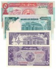 Lot von 4 Banknoten 1987 - 1991 
Banknoten, Sudan, Lots und Sammlungen. 2 x 25 Piastres 1987. P.37, 1 Pound 1987. P.39, 5 Pounds 1991. P.45. Lot von ...
