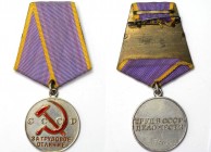 Medaille 1943 
Orden und Medaillen, Russland / Russia, UdSSR und Russland. Sowjetunion. Medaille "Für ausgezeichnete Arbeit". 2. Typ (1943). Silber u...
