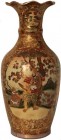 Vase 
Kunst und Antiquitäten / Art and antiques. Vase. Japan. 20. Jahrhundert. Zeichnung im Stil japanischer Klassiker. h=61 cm