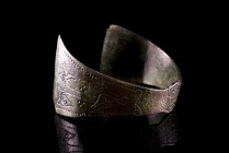 Roman Bronze Bracelet. c. 4th-5th century AD. Decorated with incised dots and two incised birds (dove ?) on sides. Rare. Green patina, minor crack, ot...