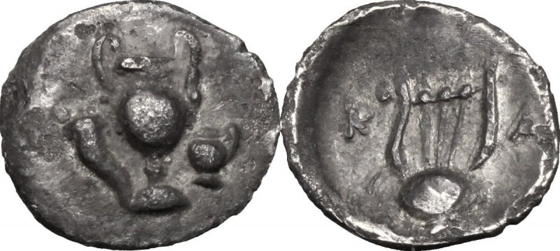 Greek Italy. Northern Apulia, Canusium. AR Obol, c. 300-250 BC. D/ Amphora; corn...