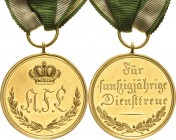 Orden deutscher Länder Anhalt-Bernburg
Medaille für 50-jährige Diensttreue in Gold Verliehen 1835-1863. Gold. 31,9 mm, 14,3 g (mit Band). Am Original...