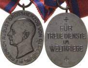 Orden deutscher Länder Oldenburg
Kriegsverdienstmedaille an der Damenschleife Verliehen 1916-1918. Eisen geschwärzt, 39,5 x 28 mm, 20 g (mit Band) Ni...