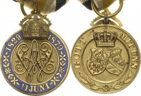 Orden deutscher Länder Preußen
Goldene Hochzeitsmedaille 1. Klasse Verliehen 1879. Bronze vergoldet. Ring blau emailliert. 34 x 29 mm, 14,5 g (mit Ba...