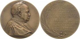 Akademien, Schulen, Universitäten Orte
Paris Bronzemedaille 1892 (Chaplain) Auf Charles Hermites 70. Geburtstag. Brustbild nach rechts / 13 Zeilen Sc...