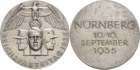 Drittes Reich
 Versilberte Weißmetallmedaille 1935 (R. Klein/Deschler, München) Reichsparteitag in Nürnberg. Reichsadler über den Köpfen von SA-Mann,...