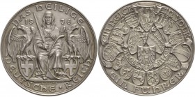Drittes Reich
 Silbermedaille 1938 (K. Goetz) Auf das Heilige Deutsche Reich. Germania von vorn sitzend mit Schwert und Sense zwischen zwei Adlern mi...