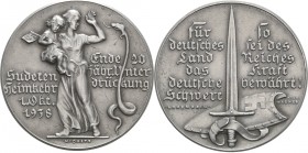 Drittes Reich
 Zinkmedaille 1938 (Karl Goetz) Eingliederung des Sudetenlandes in das Deutsche Reich. Frau mit Kind auf dem Arm hebt beschützend ihre ...