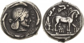 Sizilien Syrakus
 Tetradrachme 5. Jhd. Herrschaft der Deinomeniden 485-465 v. Chr. Quadriga mit Wagenlenker nach rechts, darüber schwebende Nike mit ...
