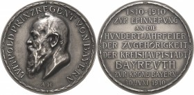 Bayern
Prinzregent Luitpold 1886-1912 Silbermedaille 1910 (A. Hummel/K. Goetz) 100-Jahrfeier der Zugehörigkeit von Bayreuth zu Bayern. Kopf Luitpolds...
