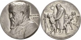 Frankfurt am Main
 Silbermedaille 1899 (J. Kowarzik) Widmung der Frankfurter Künstlergesellschaft anlässlich des 60. Geburtstages des Malers Hans Tho...