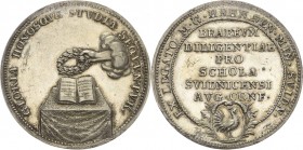 Schlesien-Städte
Breslau Silbermedaille o.J. Schulpreismedaille der protestantischen Schule von Schweidnitz. Hand aus Wolken hält Lorbeerkranz über a...