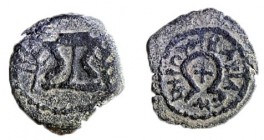 HEROD THE GREAT, 40 – 4 BCE Bronze, 18.2 mm. Obverse: Diadem surrounded by: ΒΑΣIΛEΩΣ ΗPΩΔΟY. Reverse: Table flanked by palm branches. Very Fine. Mesho...