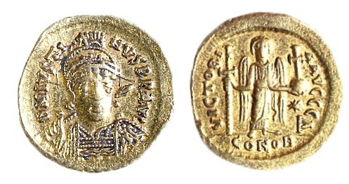 JUSTINE I, 518 – 527 CE Gold Solidus. Obverse: Armed bust of Justine. Reverse: A...