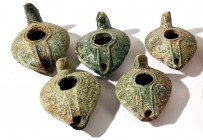LOT OF 5 GLAZED TERRACOTTA OIL LAMPS Early Islamic Period, 7th-8th century CE. Decorated with geometric and floral motifs. In very good condition. Ex ...