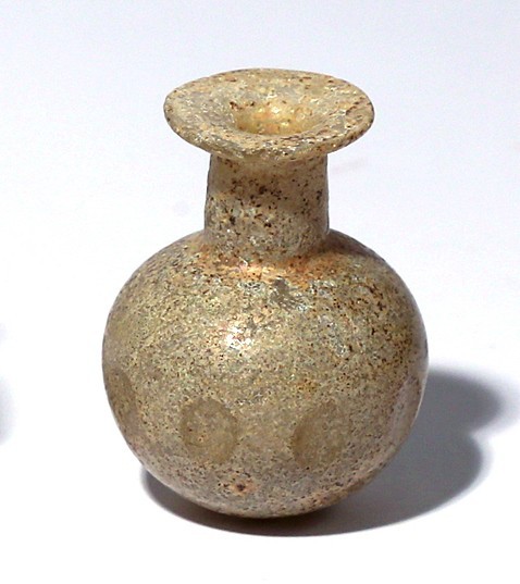 A MINI CUT GLASS FLASK Islamic Period, 8th-9th century CE. 4.8 cm high. With nic...