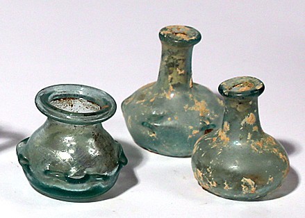 A LOT OF 3 MINI GLASS VESSELS Byzantine Period, 4th-5th century CE. 4.2-3.2 cm h...