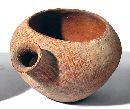 A TERRACOTTA SPOUTED BOWL Early Bronze Age, 3100 – 2900 BCE. 10.7 cm in diameter...