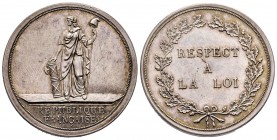 Médaille en argent, Commissaire de Police, Milan, 1797, AG 38.6 g. 40 mm par Salwirck 
Avers : REPUBLIQUE FRANCAISE. 
Revers : RESPECT À LA LOI 
Ref :...