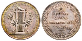Médaille en argent, Premier Empire, Société des enfants d'Apollon, 1807, Paris, AG 9.28 g. 30 mm
Avers : SOCIETE ACADEMIQUE DES ENFANS D'APOLLON
Lyre ...