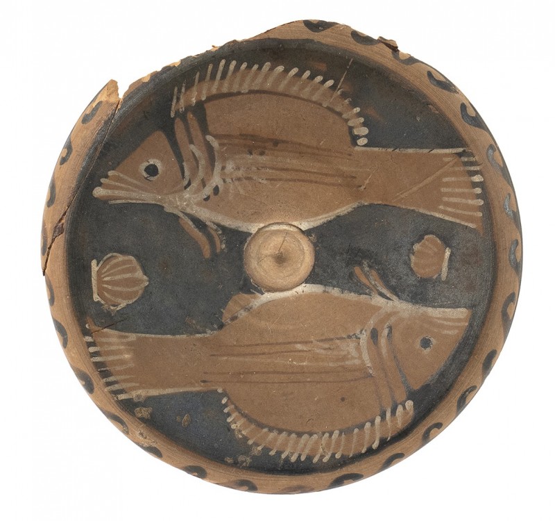 Apulian small Fish Plate, 4th century BC; height cm 3,5; diam. cm 13,5; A missin...