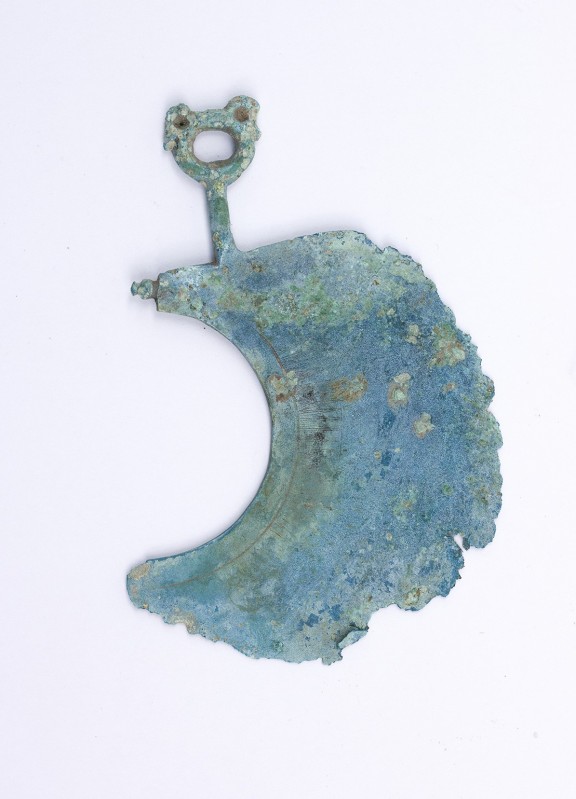 Bronze Villanovan Lunate Razor, 9th - 8th century BC; length cm 10,8; Amazing un...