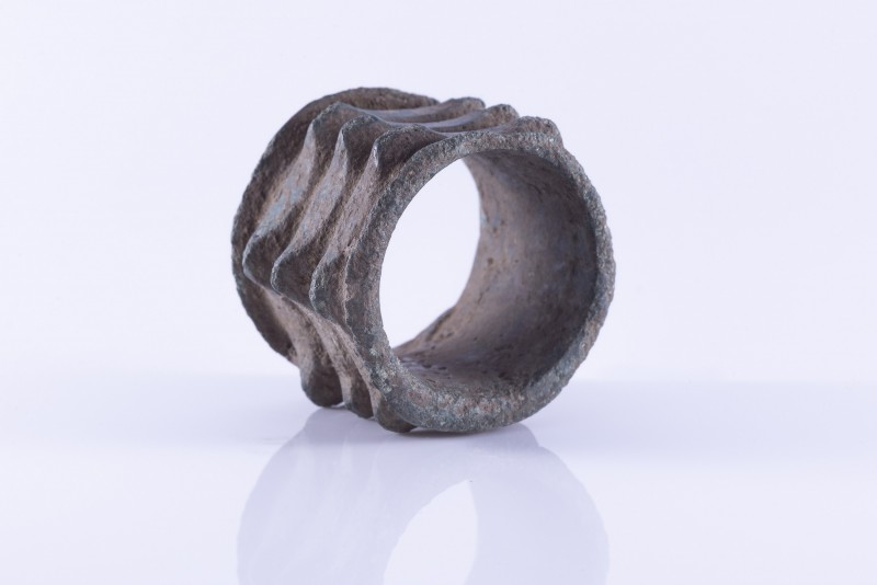 Roman Bronze Small knobbed Ring, 3rd century BC - 1st century AD; cm 3 x 4. Prov...