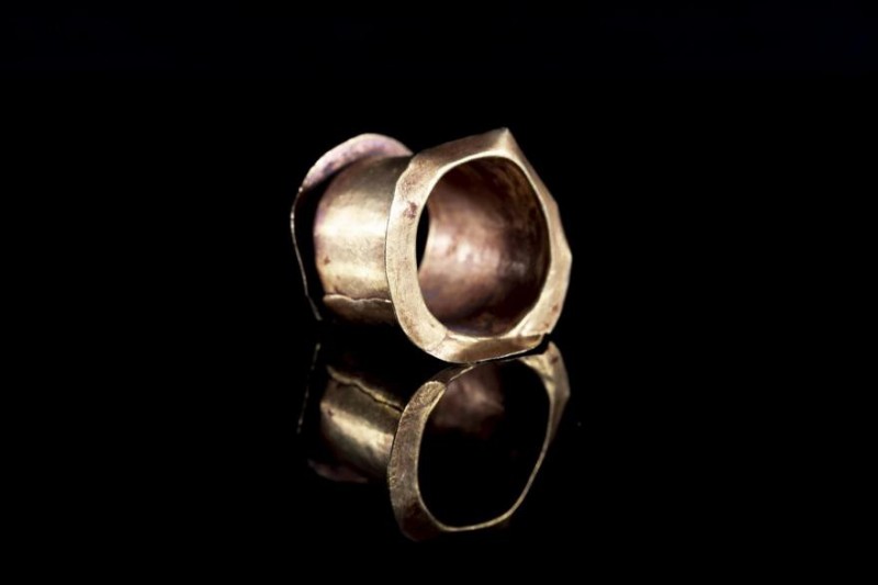 Greek or Etruscan Gold Cylindrical Stand, 5th - 4th century BC; height cm 1,4; P...