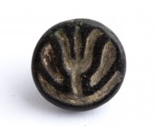 Bactrian Stone Button Seal with Floral Motif; Central Asia, Oxus Civilization, 3rd - early 2nd millennium BC; length cm 1,6. Provenance: European priv...