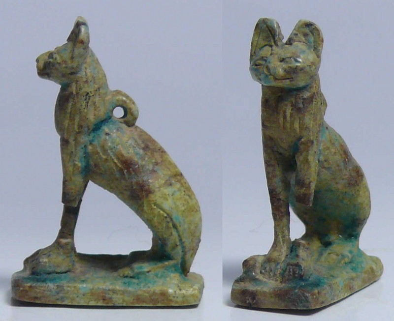 Egypte - Basse époque - Amulette en fritte bleue représentant la déesse Bastet -...