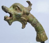 Byzantin - Bouche de fontaine en bronze - 500 / 600 ap. J.-C.
Bouche de fontaine en bronze symbolisant un triton, poisson ou animal fantastique. 100 ...