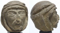 Perse - Tête d'homme en pierre - 1600 / 1700 ap. J.-C.
Grande tête d'homme coiffé d'un turban. 75 mm.