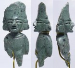 Précolombien - Maya - Statuette en néphrite - 500 / 900 ap. J.-C.
Statuette en néphrite (jade) de couleur verte représentant un dignitaire Maya orné ...