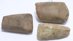 Néolithique - Equateur - Lot de 3 hâches polies - Vers 8000-5000 av. J.-C
Trois belles hâches polies, petits manques sur chacune d'entre elles. Dim :...