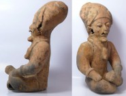 Précolombien - Equateur, Culture Bahia - Prêtre en terre cuite - 500 av / 500 ap. J.-C.
Rare représentation par la taille, d'un prêtre méditant assis...