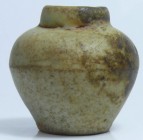 Chine - Longquan, Yuan - Pot en porcelaine - 13ème / 14ème siècle 
Petit pot en porcelaine de couleur verte. Dimensions : 50x55 mm.