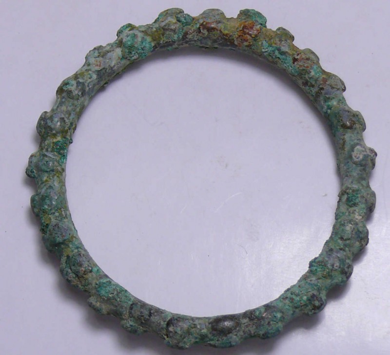 Celtique - Bracelet en bronze - 300 / 200 av. J.-C.
Très beau bracelet à caboch...
