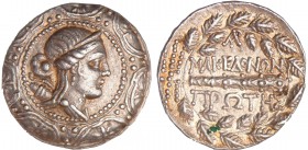 Royaume de Macédoine - Amphipolis - Tétradrachme stéphanophore (158-149 av. J.-C.)
A/ Buste diadémé et drapé d'Artémis Tauropolos à droite.
R/ MAKEΔ...