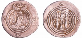 Sassanide - Chosroès II (591-628) - Drachme
23ème roi des Sassanides A/ Buste de Chosroès II à droite. 
R/ Deux servants autour du pyrée (autel du f...