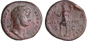 Hadrien - Sesterce (125, Rome) - La Valeur
A/ HADRIANVS AVGVSTVS Tête laurée à droite. 
R/ VIRT AVG P M TR P COS III. La Valeur debout à gauche, le ...