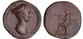 Sabine - Sesterce (128, Rome) Cérès
A/ SABINA AVGVSTA HADRIANI AVG P P. Buste diadémé à droite.
R/ SC. Cérès assise à gauche tenant trois épis et un...