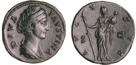 Faustine Mère - Sesterce (147, Rome) - Vesta
A/ DIVA FAVSTINA. Buste à droite. 
R/ AVGVSTA. Vesta debout à gauche tenant un flambeau et le palladium...