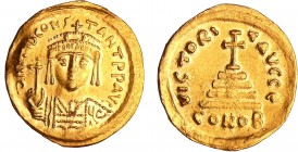 Tibére II Constantin - Solidus (578-582, Constantinople)
A/ dm Tib CONSTANT PP AVI. Buste de face tenant un globe surmonté d'une croix. 
R/ VICTORIA...