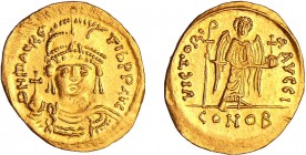 Maurice Tibère - Solidus (582-602, Constantinople)
A/ D N mAVRC Tib P P AVG. Buste de face tenant un globe surmonté d'une croix.
R/ VICTORIA AVGGI L...